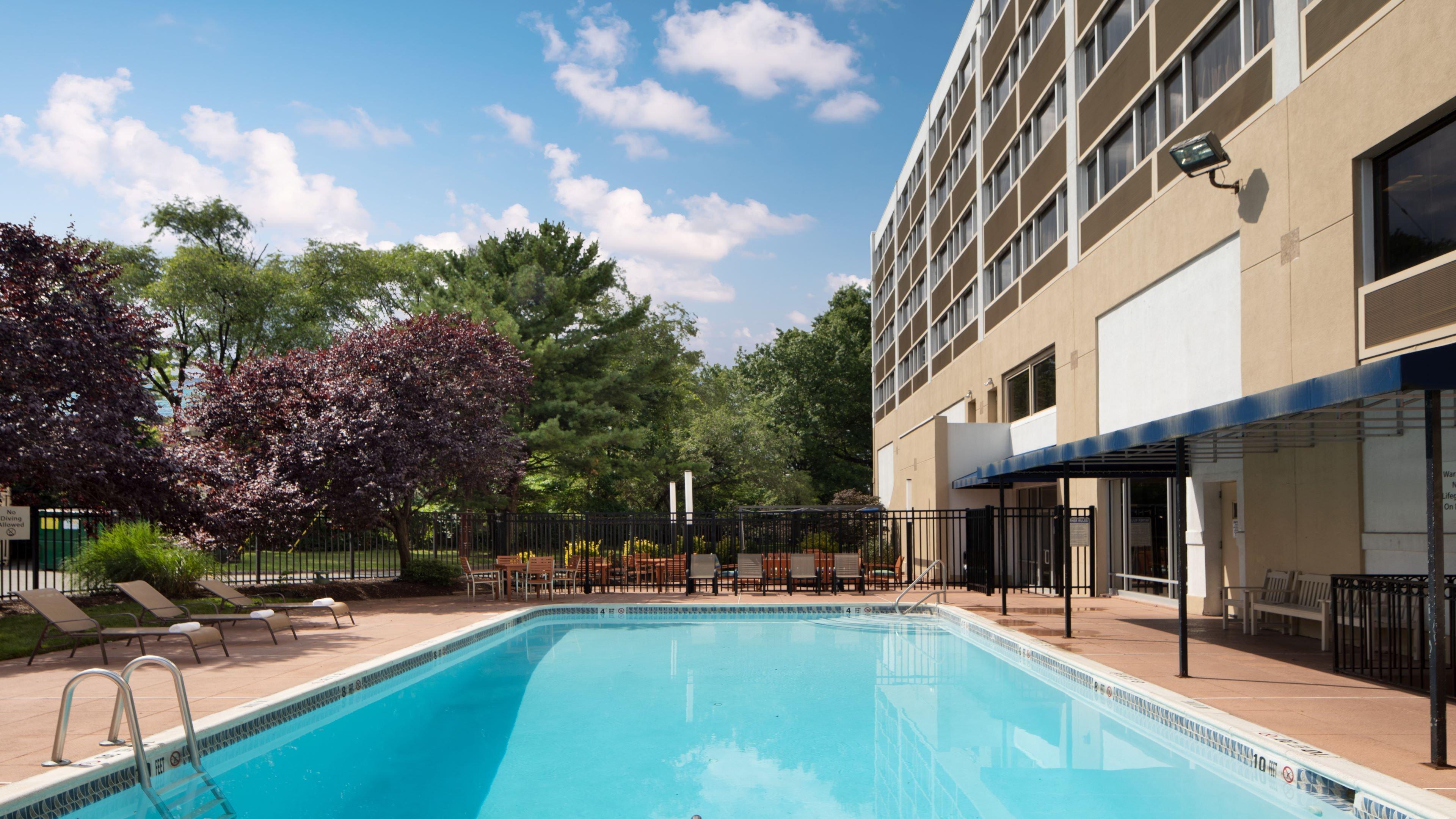 Holiday Inn Clark - Newark, An Ihg Hotel Exterior photo